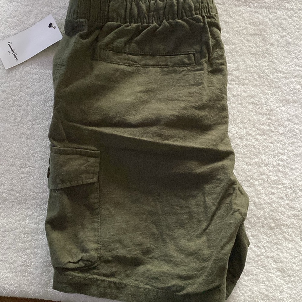 Olive Green Men's Cargo Shorts - Picture 2 of 8